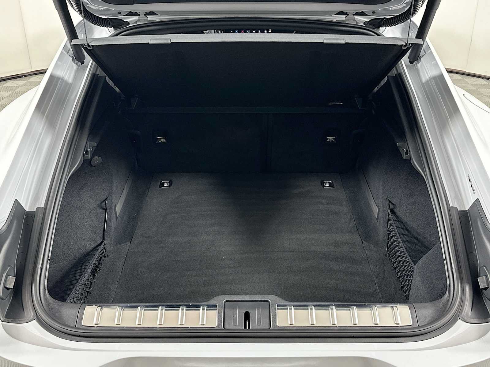Certified 2025 Porsche Panamera RWD image 25