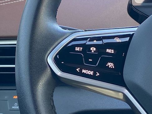 Certified 2023 Volkswagen ID.4 Pro image 7