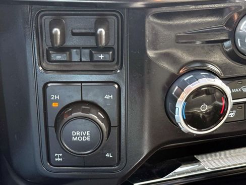 Used 2025 Ford F250 Lariat w/ Black Appearance Package AWD/4WD image 30