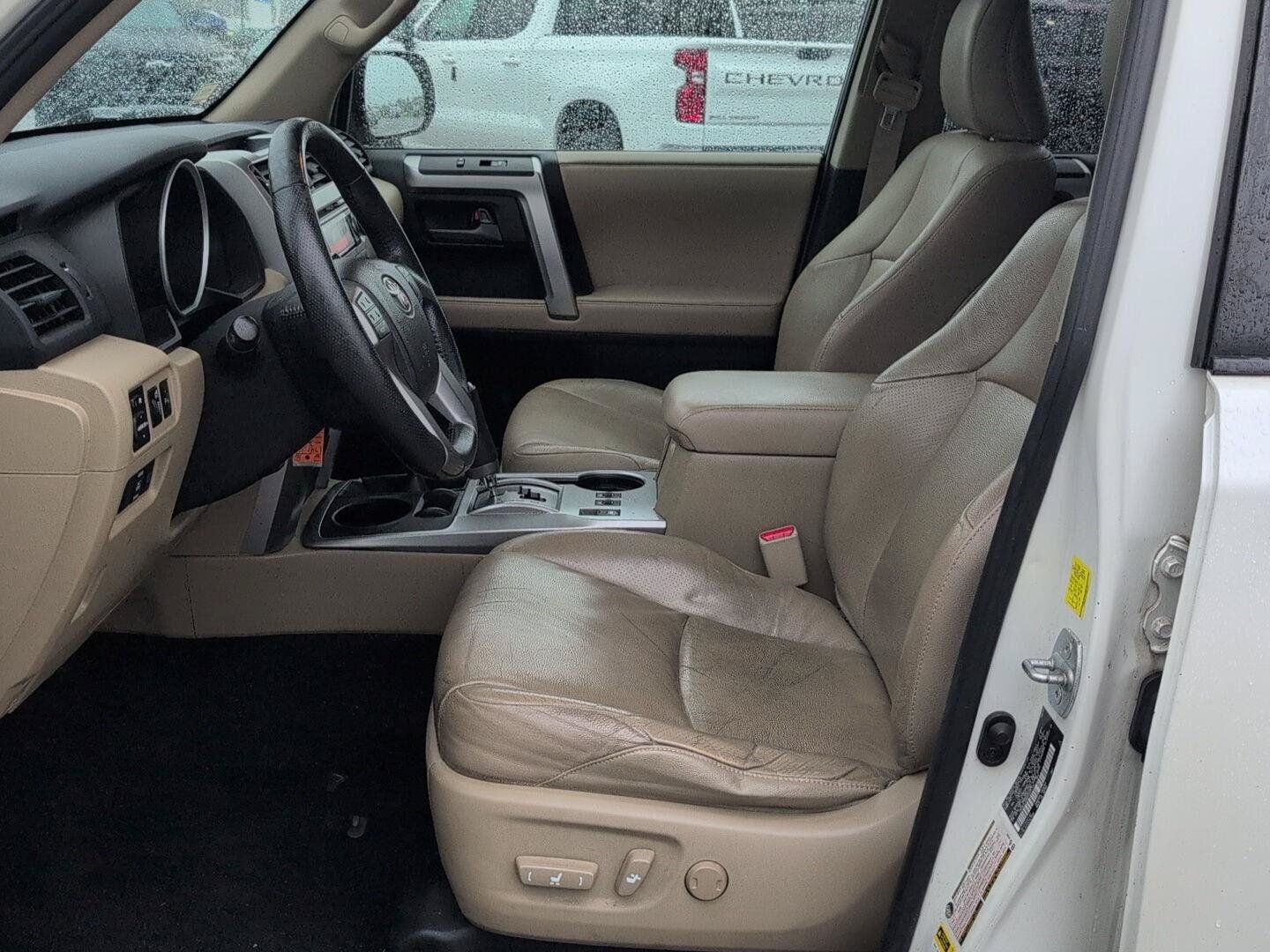 Used 2011 Toyota 4Runner SR5 w/ Premium Pkg w/Leather AWD/4WD image 18