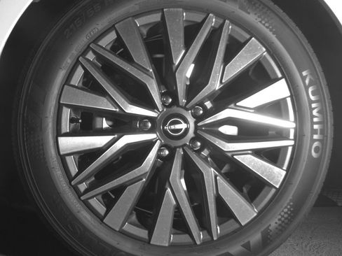 Used 2025 Nissan Altima 2.5 SV FWD image 12