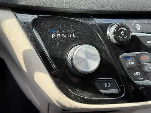 Used 2023 Chrysler Voyager LX FWD image 21