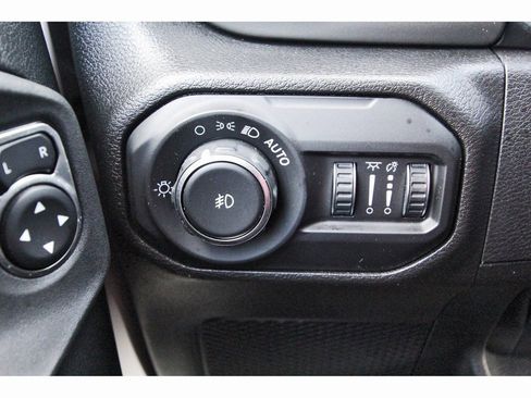 Used 2022 Jeep Wrangler Willys image 18