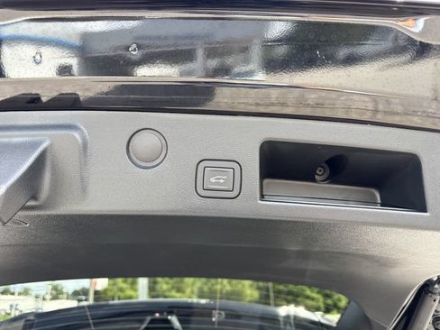 Used 2025 Chevrolet Equinox LT w/ Convenience Package II FWD image 32