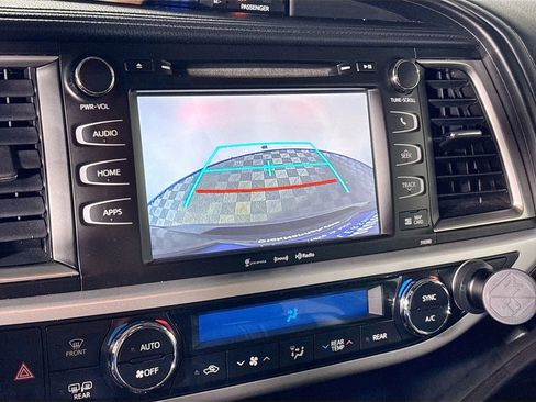 Used 2019 Toyota Highlander SE AWD/4WD image 15