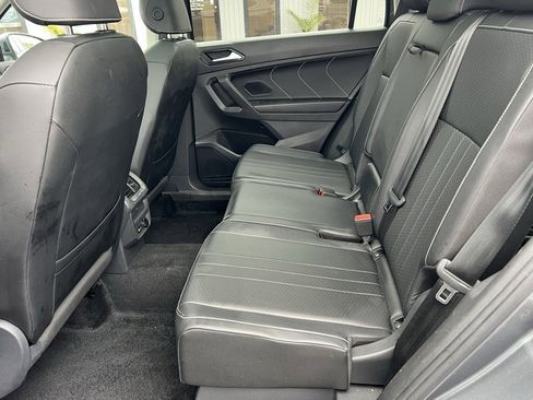 Used 2022 Volkswagen Tiguan SE w/ Panoramic Sunroof Package image 22