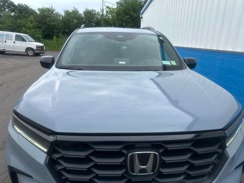 Used 2023 Honda Pilot Sport image 3
