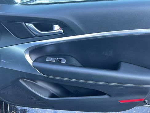 Used 2025 Genesis G70 2.5T image 18