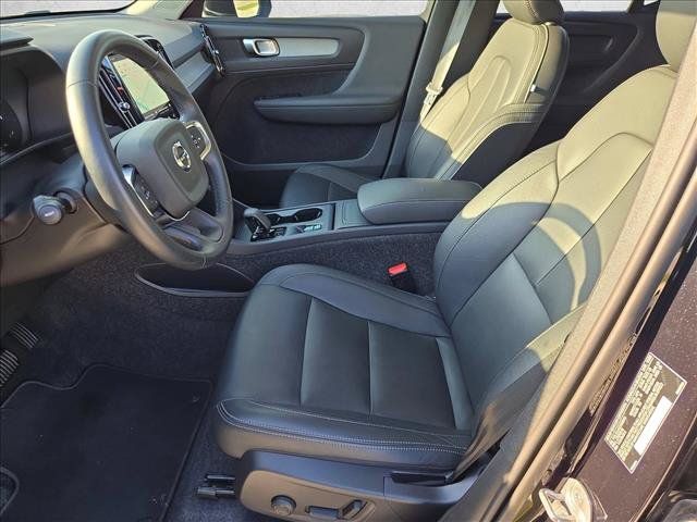Used 2025 Volvo XC40 B5 Core AWD/4WD image 17