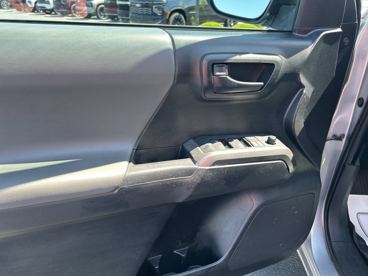 Used 2019 Toyota Tacoma SR5 AWD/4WD image 21
