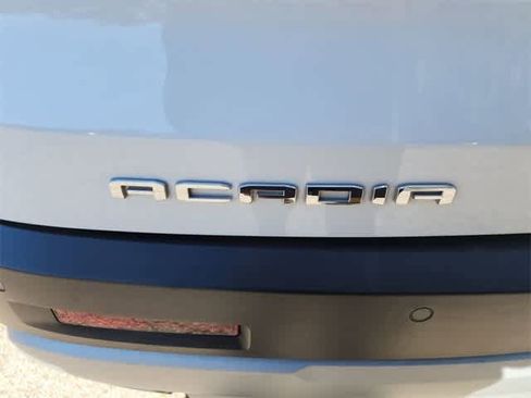 Used 2023 GMC Acadia SLE image 11