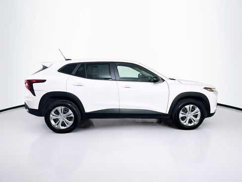 Used 2024 Chevrolet Trax LS w/ Driver Confidence Package image 10