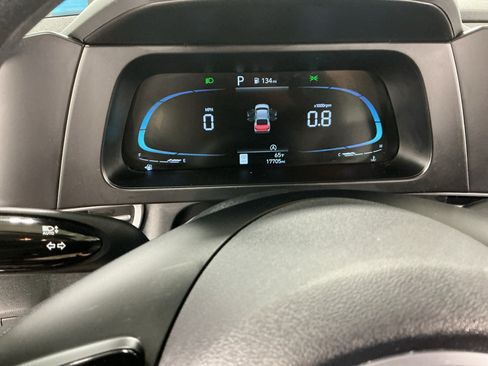 Certified 2025 Hyundai Elantra SE FWD image 10