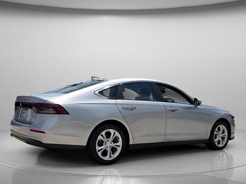 Used 2025 Honda Accord LX image 6