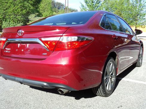 Used 2017 Toyota Camry SE image 7