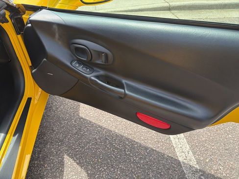 Used 2004 Chevrolet Corvette Convertible w/ Preferred Equipment Group image 19