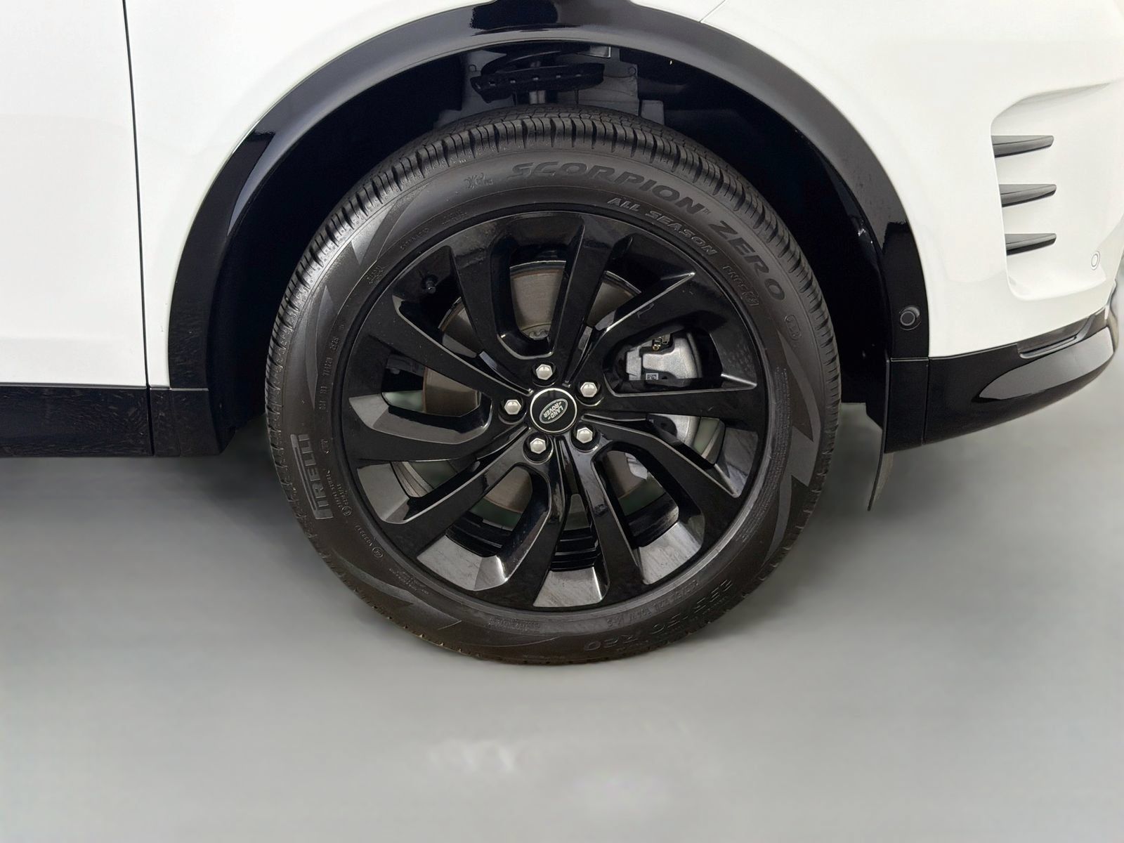 Certified 2025 Land Rover Discovery Sport Dynamic SE AWD/4WD image 36