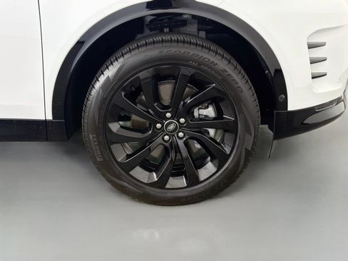 Certified 2025 Land Rover Discovery Sport Dynamic SE AWD/4WD image 36