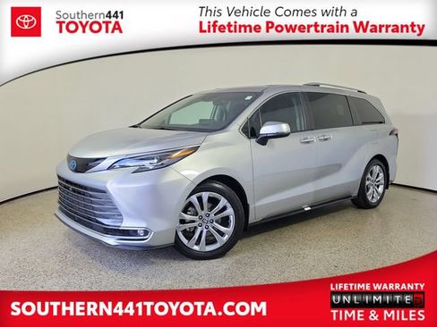 Used 2024 Toyota Sienna Platinum FWD image 1