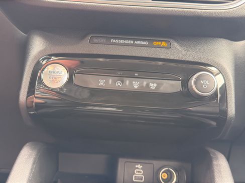 Used 2025 Ford Escape Platinum AWD/4WD image 24