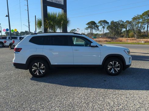 Certified 2025 Volkswagen Atlas SE image 8