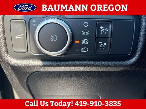 Used 2022 Ford Explorer XLT w/ Equipment Group 202A AWD/4WD image 17