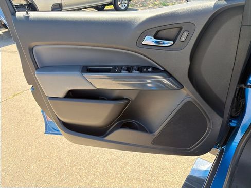 Used 2022 Chevrolet Colorado Z71 AWD/4WD image 19