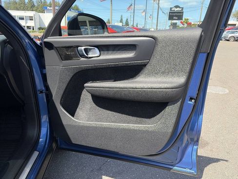 Used 2021 Volvo XC40 P8 Recharge w/ Advanced Package AWD/4WD image 22