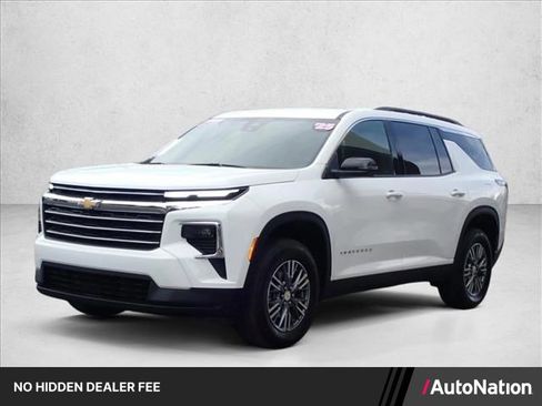 Used 2025 Chevrolet Traverse LT AWD/4WD image 1