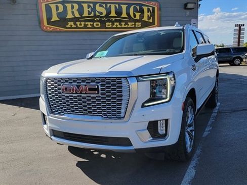 Used 2021 GMC Yukon XL Denali w/ Denali Premium Package image 2