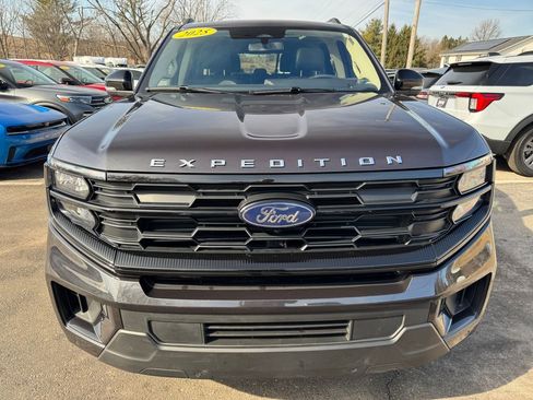 Used 2025 Ford Expedition Active AWD/4WD image 2