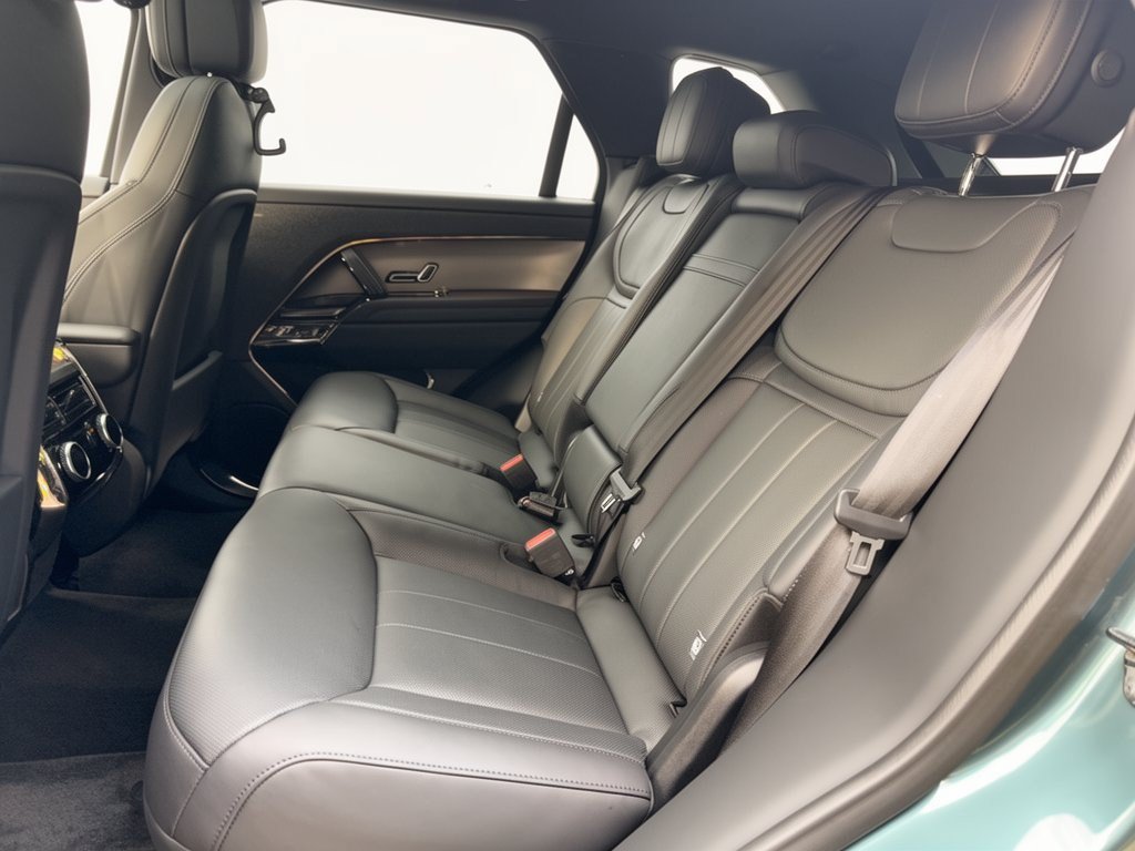 Used 2025 Land Rover Range Rover Sport SE AWD/4WD image 25