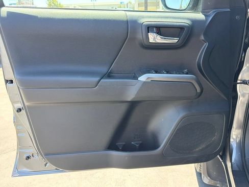 Certified 2019 Toyota Tacoma TRD Off-Road w/ Technology Package RWD image 19