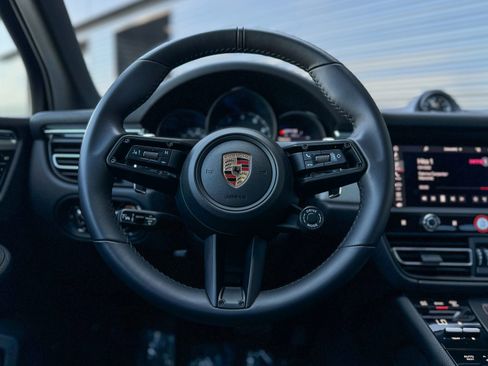 Certified 2026 Porsche Macan AWD/4WD image 16