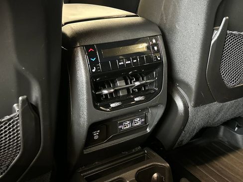 Used 2023 Jeep Grand Cherokee L Limited AWD/4WD image 30
