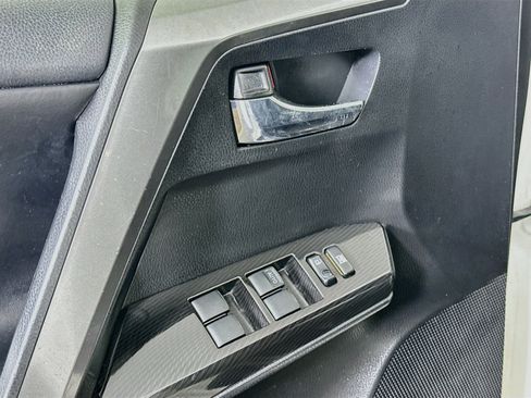Used 2018 Toyota RAV4 SE w/ Power Extra Value Package FWD image 15