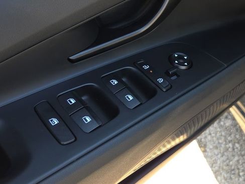 Certified 2025 Hyundai Elantra Sport image 17