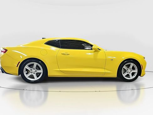 Used 2017 Chevrolet Camaro LT RWD image 4