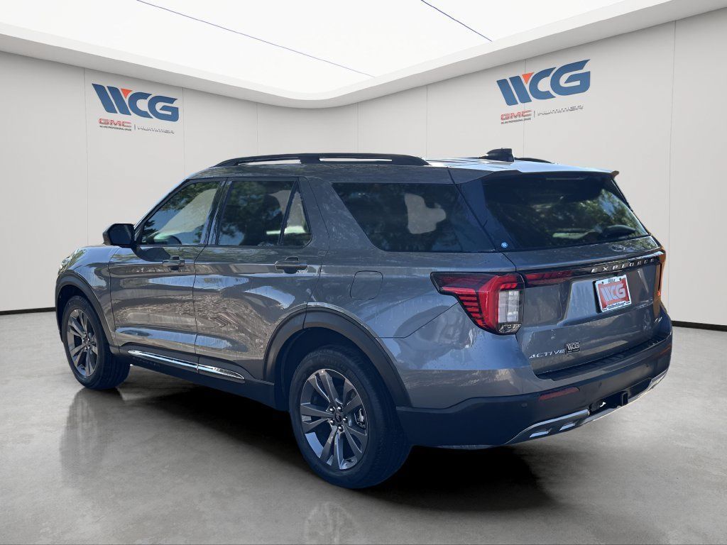 Used 2025 Ford Explorer Active w/ Active Comfort Package AWD/4WD image 5