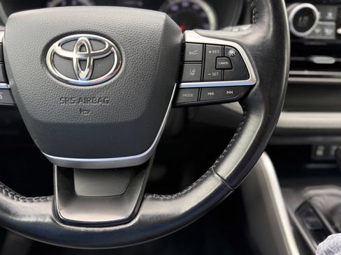 Used 2022 Toyota Highlander LE AWD/4WD image 27