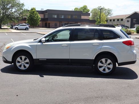 Used 2012 Subaru Outback 2.5i Premium w/ All-Weather Pkg AWD/4WD image 9