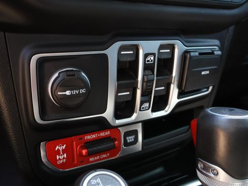 Used 2019 Jeep Wrangler Unlimited Rubicon AWD/4WD image 32