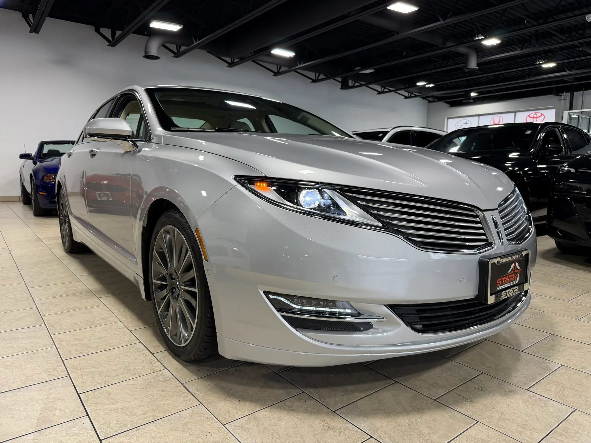 Used 2013 Lincoln MKZ FWD image 9