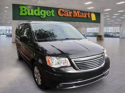 Used 2016 Chrysler Town & Country Touring w/ Driver Convenience Group FWD image 3