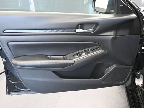 Used 2025 Nissan Altima 2.5 SV FWD image 16