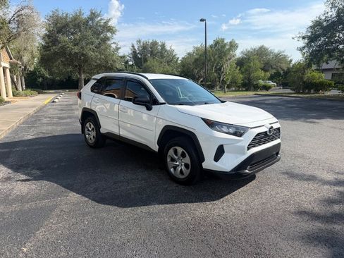 Used 2021 Toyota RAV4 LE FWD image 6