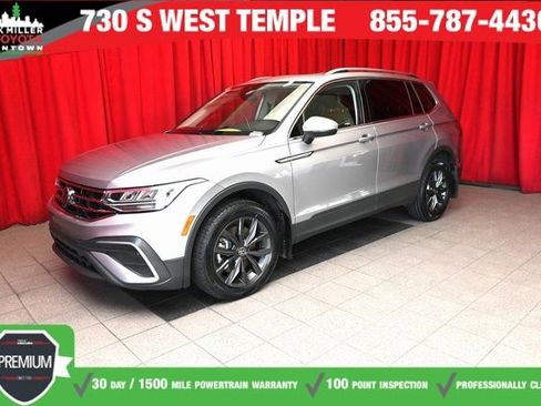 Used 2022 Volkswagen Tiguan SE w/ Panoramic Sunroof Package image 1