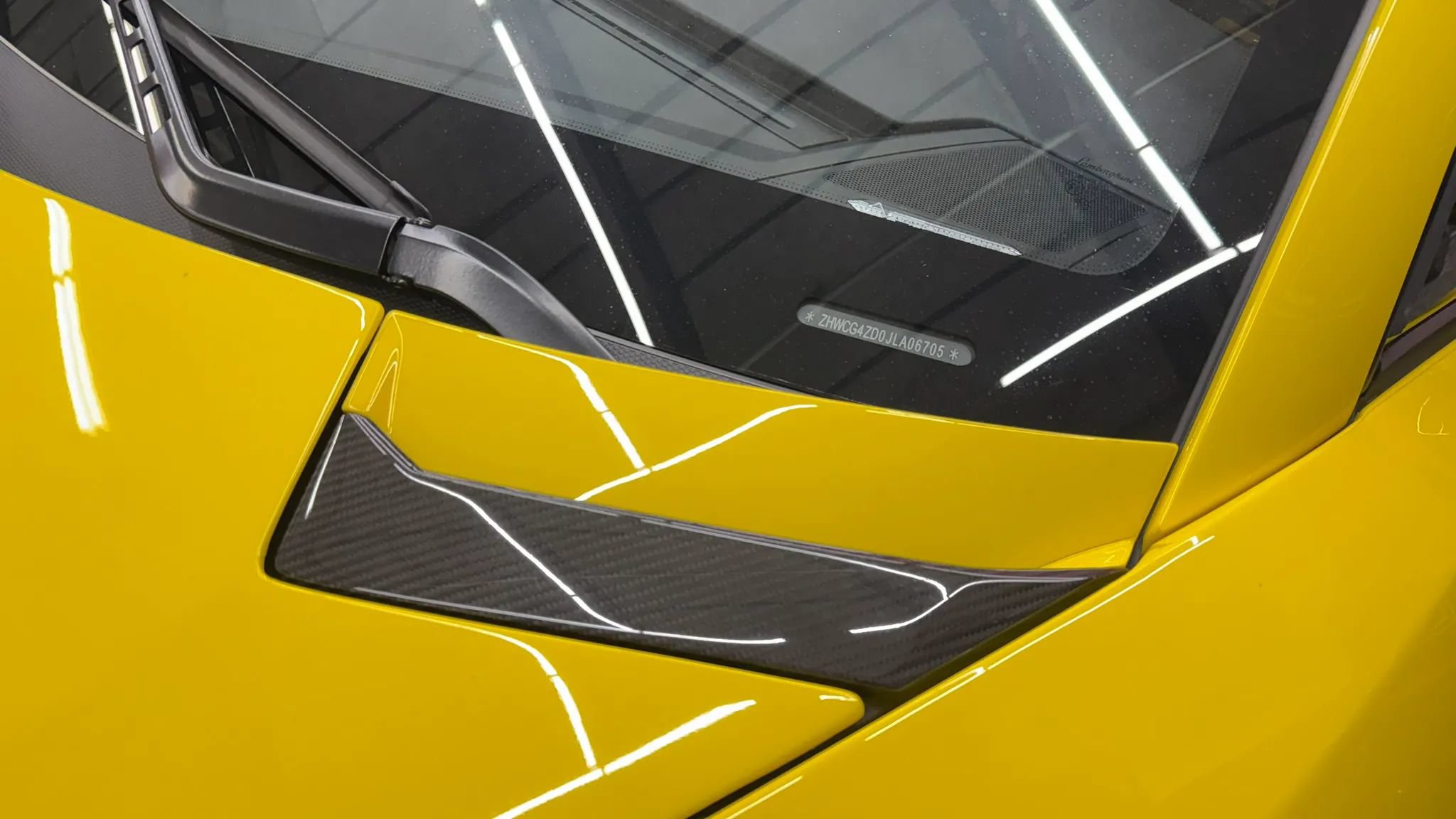 Used 2018 Lamborghini Aventador S AWD/4WD image 4