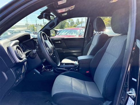 Used 2023 Toyota Tacoma TRD Sport image 8