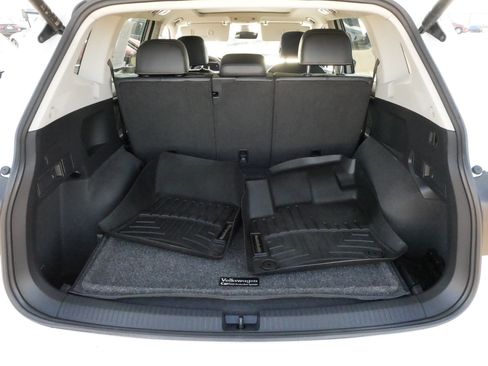 Certified 2024 Volkswagen Tiguan SE w/ Panoramic Sunroof Package image 18